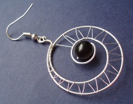 č.2401 stříbrný šnek s korálkem